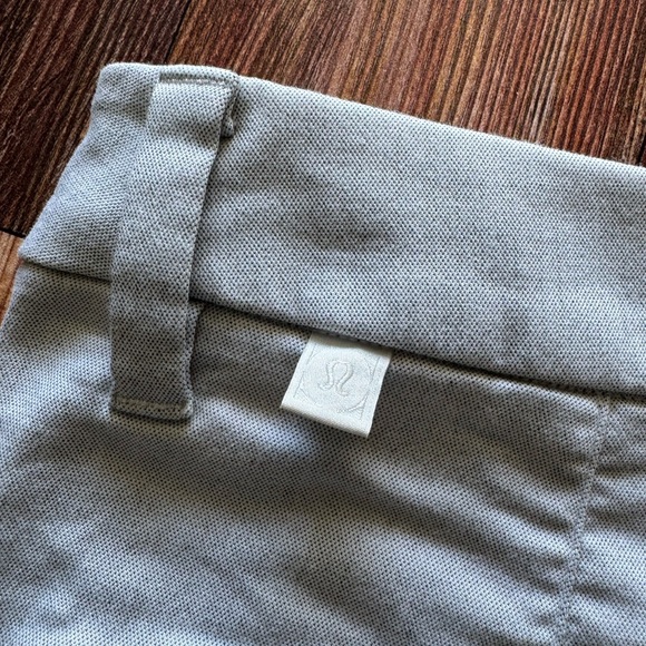 Lululemon Commission Relaxed Short Qwick Oxford Light Gray Sz 36  Flat Front - Picture 10 of 15